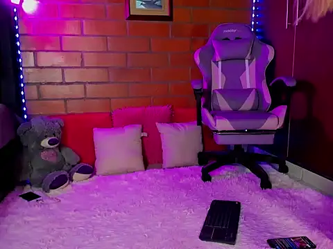 cristalprincess  online show from 03-04-26, 10:28