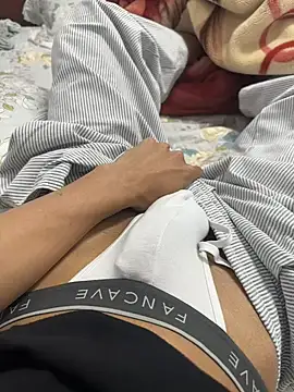 Snapshot of gold221298 chatting on 02-18-26, 05:27 gold221298 online show from 02-18-26, 05:27