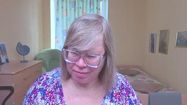 Snapshot of Emma_Eclipsee chatting on 02-13-26, 08:58 Emma Eclipsee online show from 02-13-26, 08:58