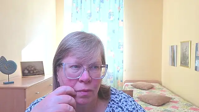 Snapshot of Emma_Eclipsee chatting on 02-27-26, 10:48 Emma Eclipsee online show from 02-27-26, 10:48