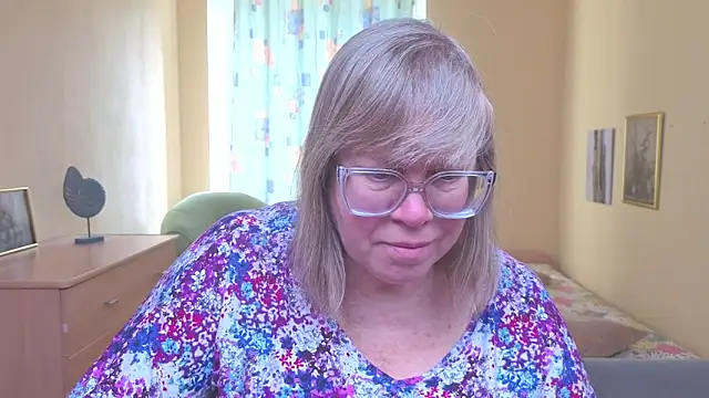 Snapshot of Emma_Eclipsee chatting on 02-06-26, 09:27 Emma Eclipsee online show from 02-06-26, 09:27