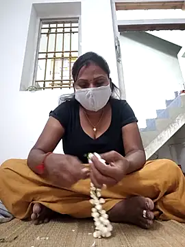 Snapshot of Tamil_Hot_Nisha chatting on 02-25-26, 05:13 Tamil Hot Nisha online show from 02-25-26, 05:13