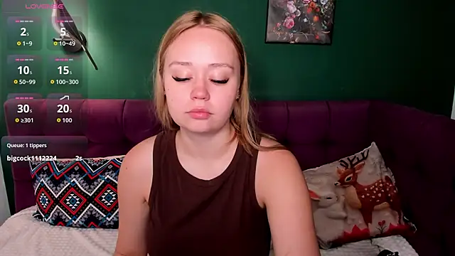 Snapshot of BellaAiry chatting on 06-11-26, 01:38 BellaAiry online show from 06-11-26, 01:38
