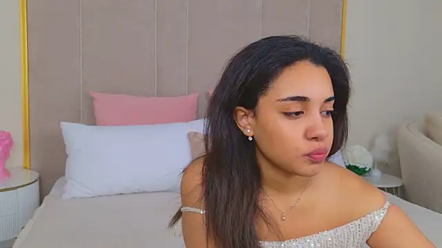 Snapshot of Luna_Cortier chatting on 07-13-26, 05:18 Luna Cortier online show from 07-13-26, 05:18