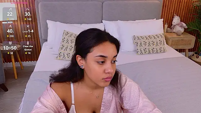 Luna Cortier online show from 03-06-26, 07:25