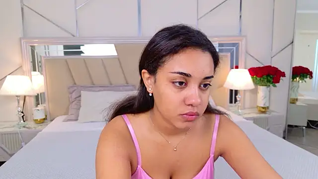 Snapshot of Luna_Cortier chatting on 06-22-26, 05:15 Luna Cortier online show from 06-22-26, 05:15