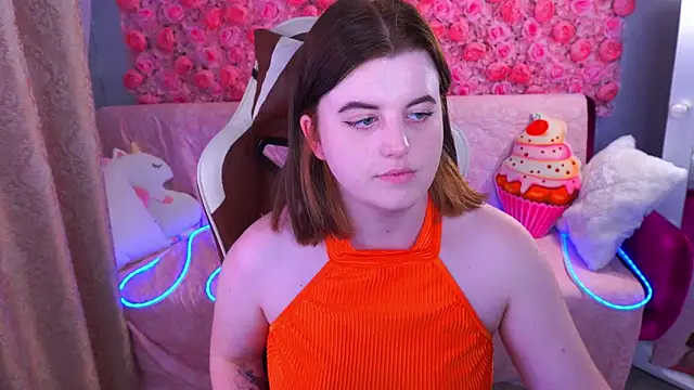 Snapshot of KristiFoxy chatting on 05-17-26, 01:44 KristiFoxy online show from 05-17-26, 01:44