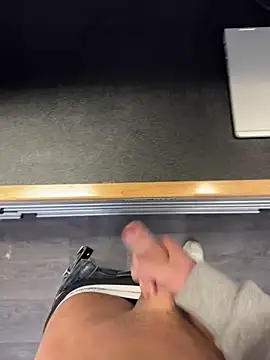 Snapshot of Robertocavall chatting on 02-20-26, 03:47 Robertocavall online show from 02-20-26, 03:47