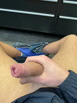 Snapshot of Robertocavall chatting on 02-21-26, 04:53 Robertocavall online show from 02-21-26, 04:53