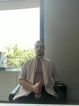 Snapshot of ItalianAlex chatting on 06-01-26, 10:04 ItalianAlex online show from 06-01-26, 10:04