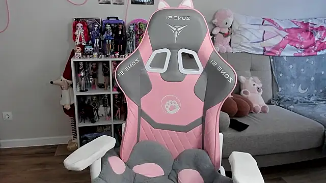 MollysLand online show from 03-27-26, 10:49