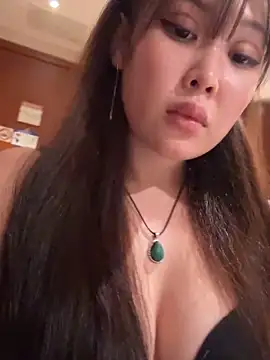 Snapshot of YukiiTYAN chatting on 04-14-26, 11:37 YukiiTYAN online show from 04-14-26, 11:37