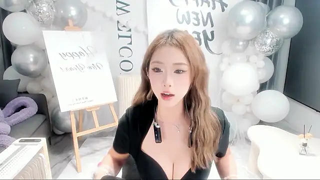 hotgirl0111 online show from 02-11-26, 12:27