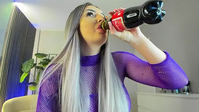 Snapshot of MissObsidian chatting on 02-13-26, 09:15 MissObsidian online show from 02-13-26, 09:15