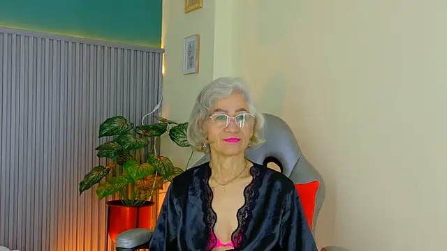 miss monserrate01 online show from 06-17-26, 02:05