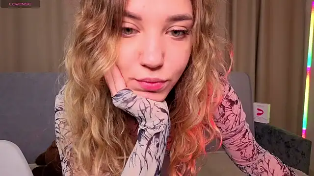 Snapshot of alice_charm_ chatting on 04-20-26, 02:58 alice charm online show from 04-20-26, 02:58
