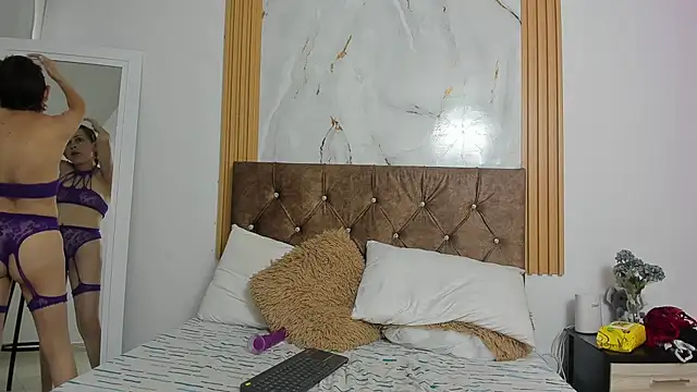 Candyfox2606 online show from 02-15-26, 12:48