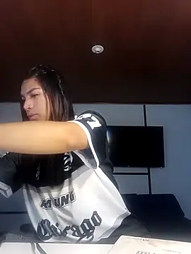 Snapshot of MeelFox chatting on 02-24-26, 12:17 MeelFox online show from 02-24-26, 12:17