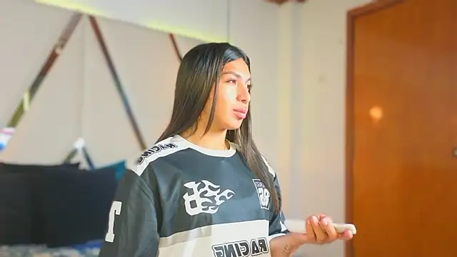 Snapshot of MeelFox chatting on 02-14-26, 12:49 MeelFox online show from 02-14-26, 12:49