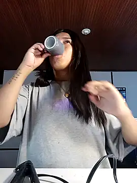 Snapshot of MeelFox chatting on 02-06-26, 12:12 MeelFox online show from 02-06-26, 12:12