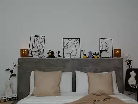 Snapshot of Jasmin0e chatting on 02-18-26, 09:22 Jasmin0e online show from 02-18-26, 09:22