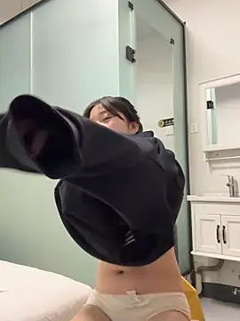 Snapshot of LXR77887 chatting on 02-17-26, 02:03 LXR77887 online show from 02-17-26, 02:03