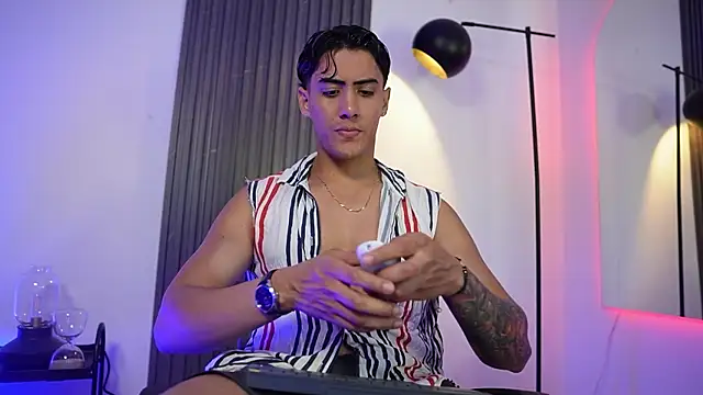 TaylerCross  online show from 02-08-26, 07:11