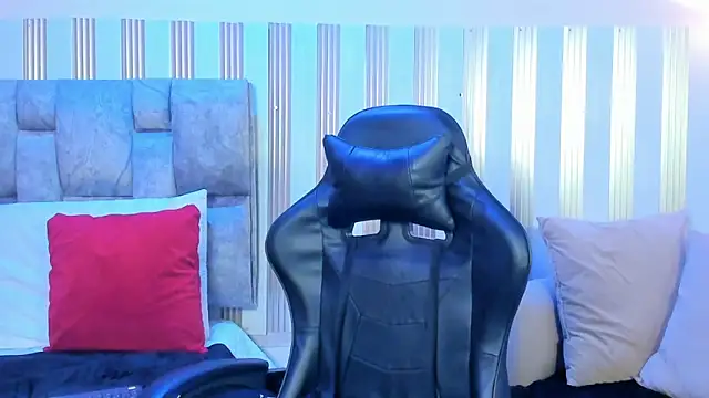 nina glow online show from 02-16-26, 12:04