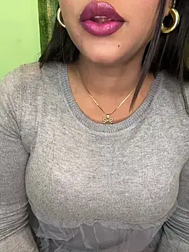 Snapshot of LIZNA_0 chatting on 02-15-26, 05:34 LIZNA 0 online show from 02-15-26, 05:34