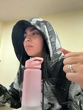 Sara Fernandez  online show from 03-11-26, 03:17