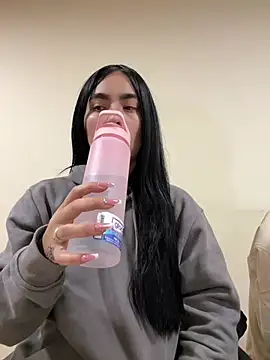 Sara Fernandez  online show from 03-13-26, 01:49