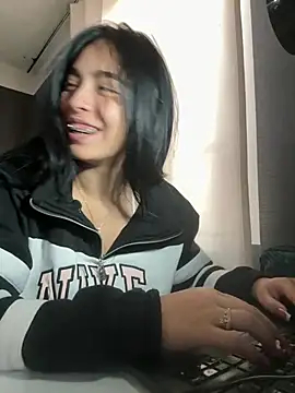 Sara Fernandez  online show from 02-04-26, 01:28