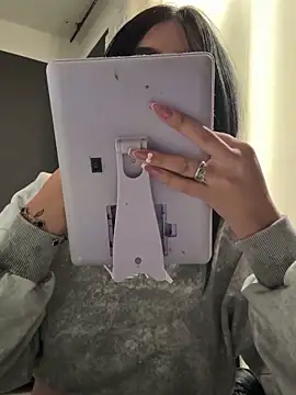 Sara Fernandez  online show from 02-12-26, 01:33