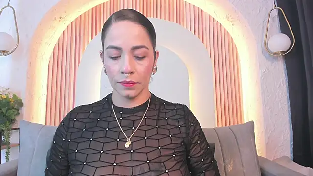 Snapshot of violet_scott_ chatting on 06-27-26, 10:54 violet scott online show from 06-27-26, 10:54
