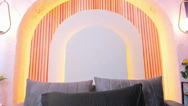 Snapshot of violet_scott_ chatting on 06-12-26, 10:35 violet scott online show from 06-12-26, 10:35
