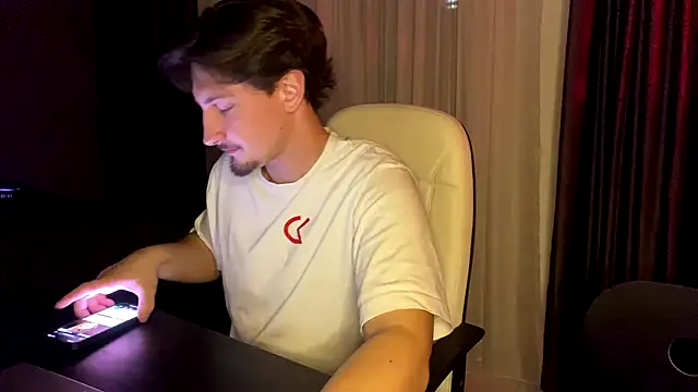 Snapshot of Adam_ice chatting on 02-26-26, 07:36 Adam ice online show from 02-26-26, 07:36