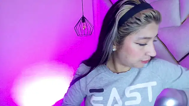 Dahiana Dmour  online show from 02-05-26, 12:23