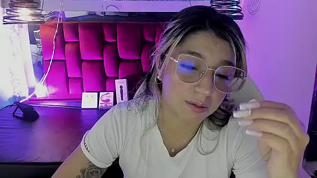 Dahiana Dmour  online show from 05-12-26, 02:23