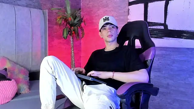 Snapshot of Elbombondelcircuit chatting on 02-24-26, 07:20 Elbombondelcircuit online show from 02-24-26, 07:20