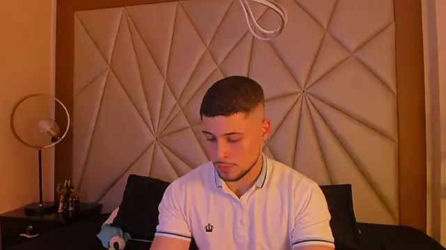 valenssio moretti online show from 03-25-26, 03:39