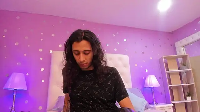 Snapshot of Goldentemptation_ chatting on 02-17-26, 08:06 Goldentemptation online show from 02-17-26, 08:06