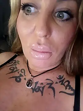 MiaMooly online show from 11-14-25, 04:32