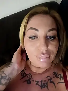 MiaMooly online show from 02-06-26, 06:04