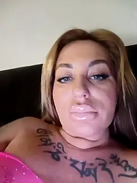 MiaMooly online show from 02-08-26, 07:11