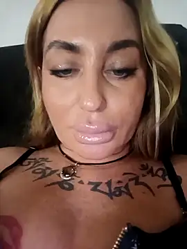 MiaMooly online show from 11-08-25, 05:27