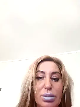 MiaMooly online show from 10-31-25, 10:34