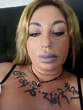 MiaMooly online show from 11-29-25, 04:07