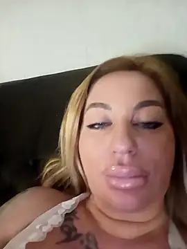 MiaMooly online show from 02-12-26, 07:13