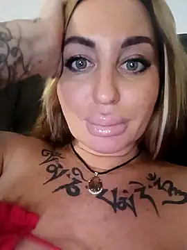 MiaMooly online show from 11-15-25, 04:11