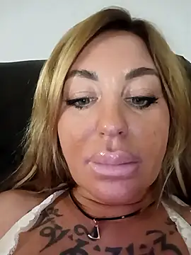 MiaMooly online show from 12-13-25, 08:04